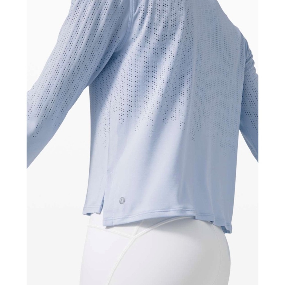 Lululemon Train to Be Long Sleeve Light Blue Daydream Size 4 Small Athletic Top